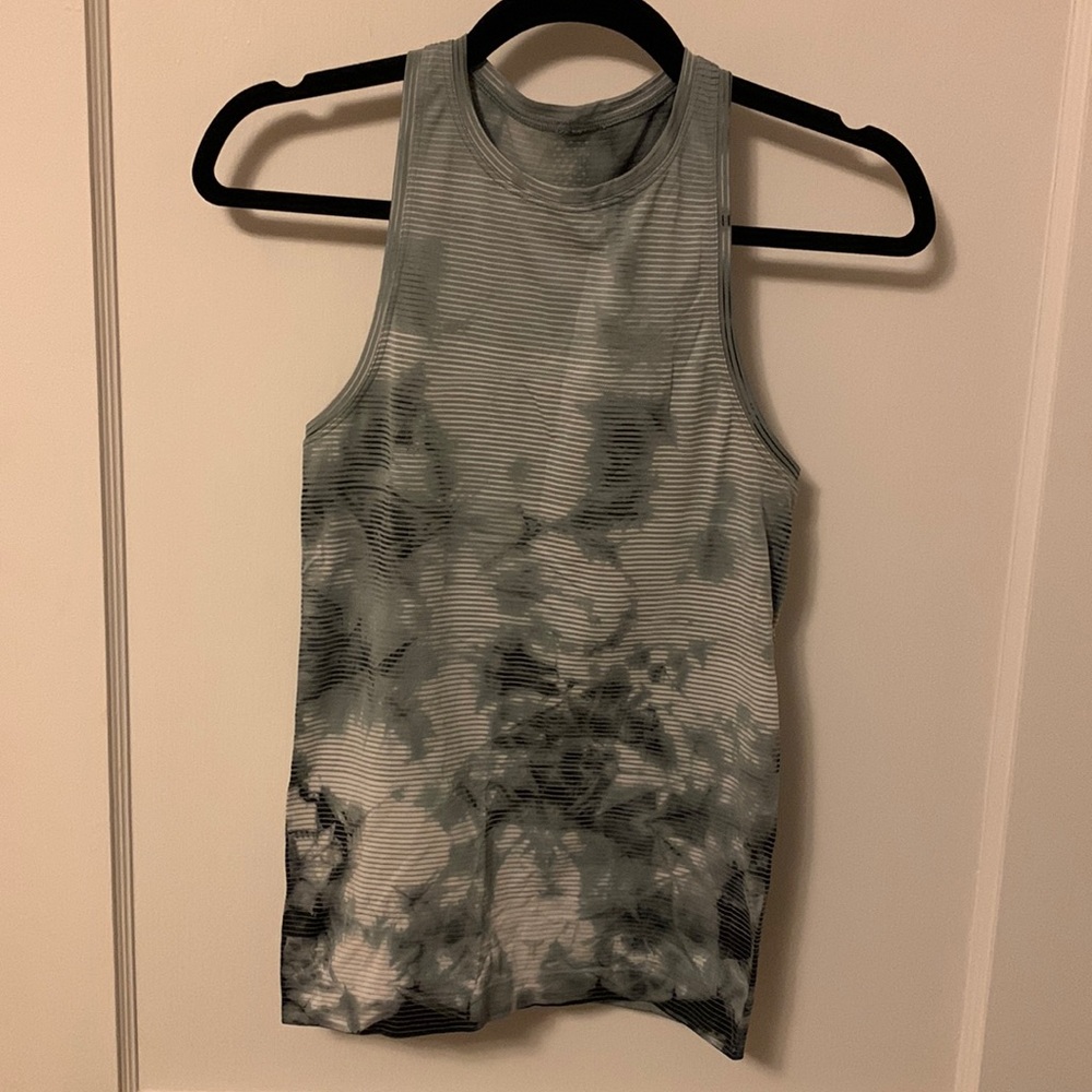Lululemon tank top